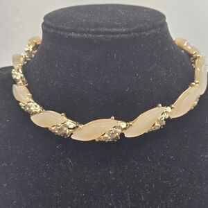 Vtg Pink Thermoset Gold Tone Choker Necklace